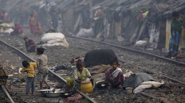 web-slum-india-calcutta-kuni-takahashi-gettyimages-136028572