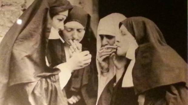web-zakonnice-papierosy-christophe-becker-flickr-cc