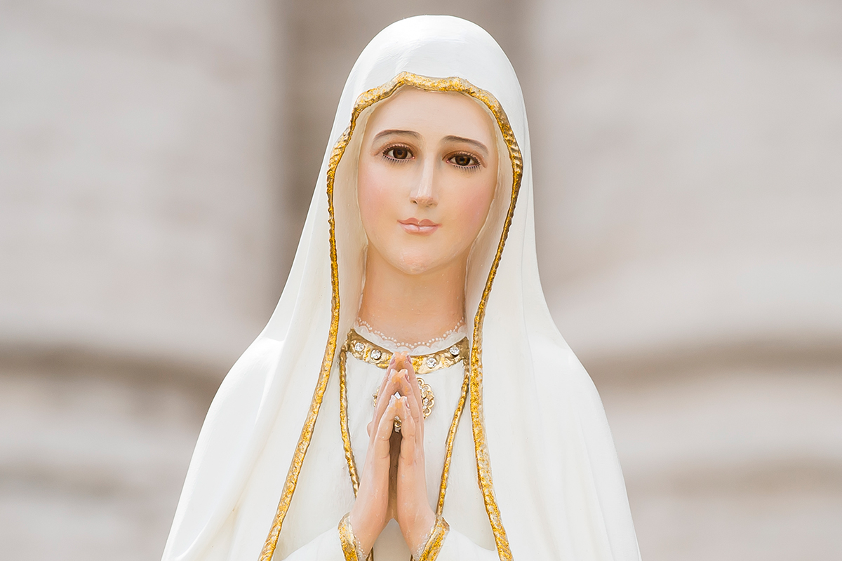 web-our-lady-of-fatima-statue-direct-front-antoine-mekary-aleteia