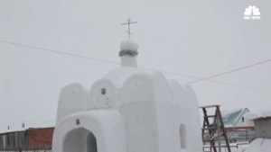 Kościół ze śniegu zbudowany przez mieszkańca Syberii