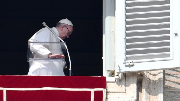 web-papiez-franciszek-okno-angelus-afp-east-news