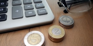 Można zarabiać mało i żyć w obfitości. W czym tkwi prawdziwe bogactwo?