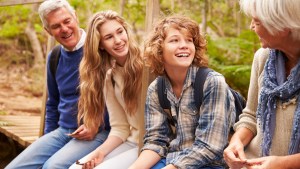 WEB GRANDPARENTS TEENAGERS FOREST SMILE © Monkey Business Images – Shutterstock