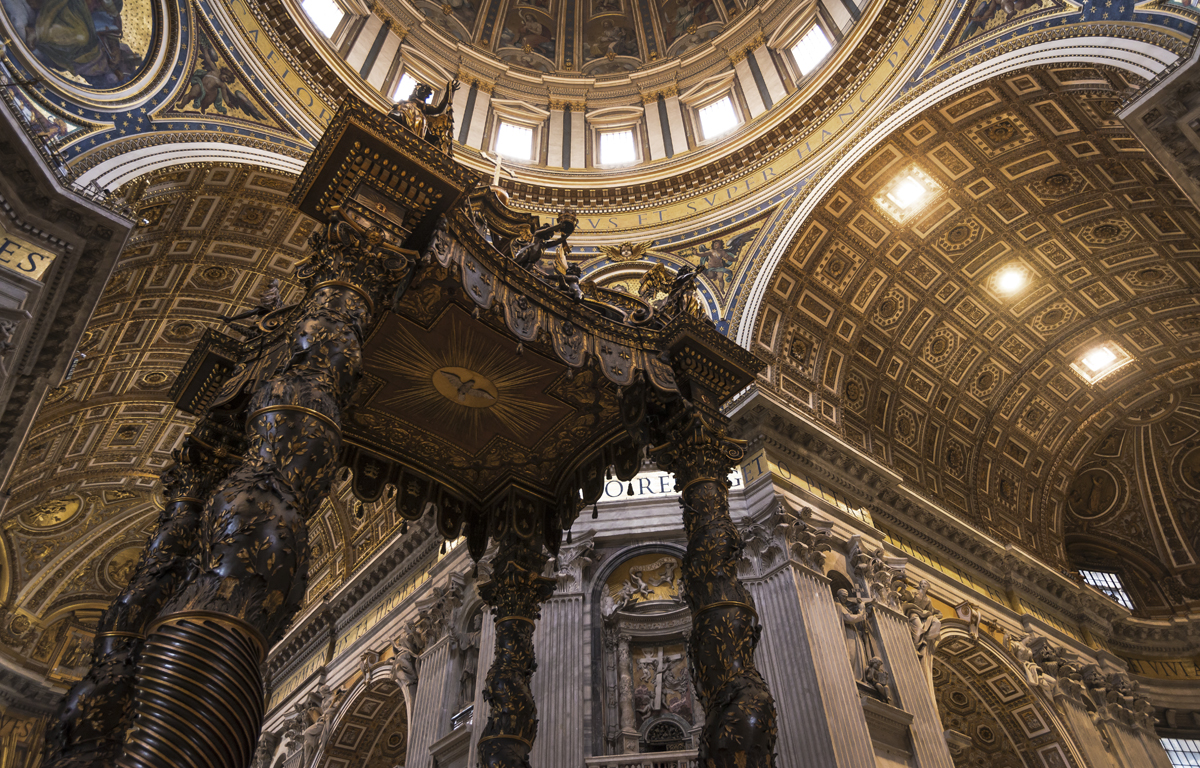 WEB ST PETERS BASILICA DETAIL INTERIOR AT004 Shutterstock 04