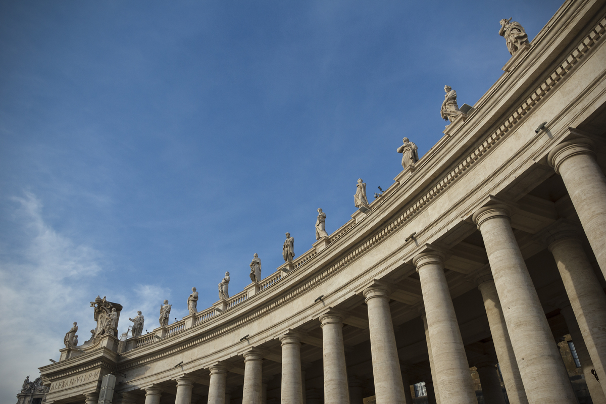 WEB ST PETERS BASILICA DETAIL INTERIOR AT004 Shutterstock 09