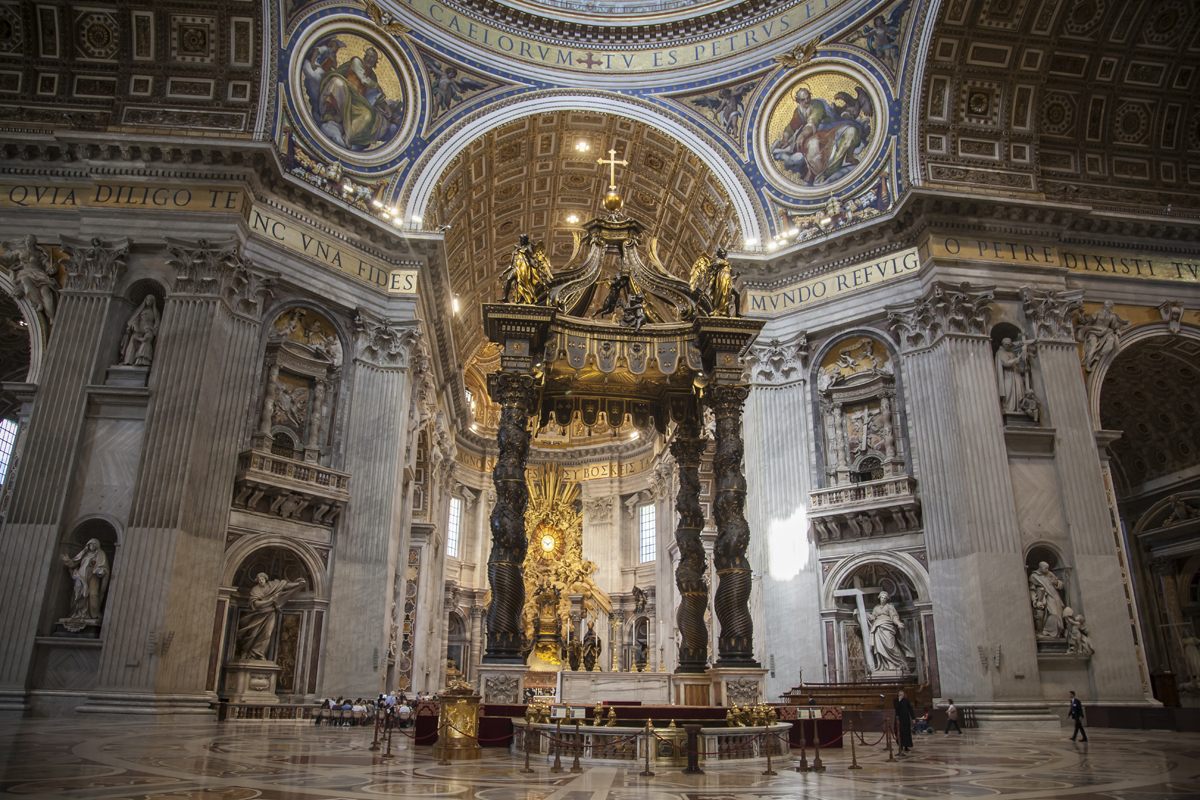 WEB ST PETERS BASILICA DETAIL INTERIOR AT004 Shutterstock 12