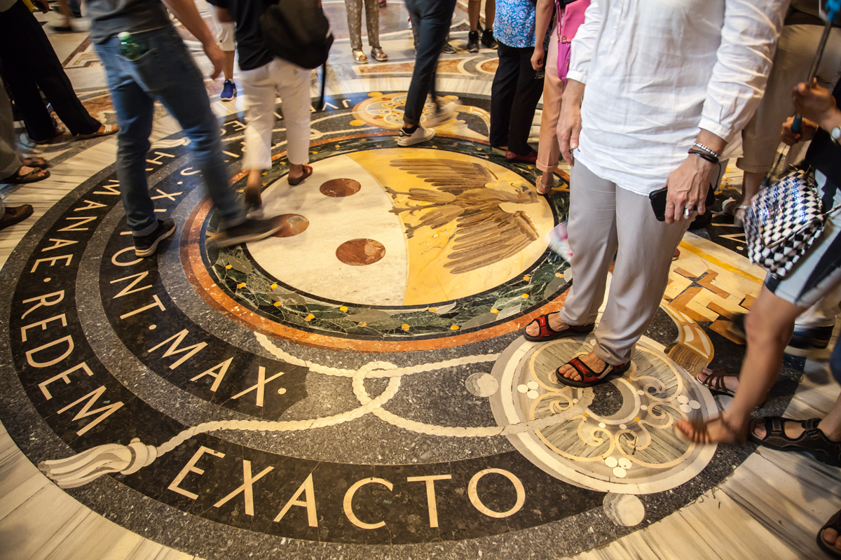 WEB ST PETERS BASILICA DETAIL INTERIOR AT004 Shutterstock 13