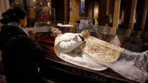 Modlitwa przy ciele św. Jana Bosko