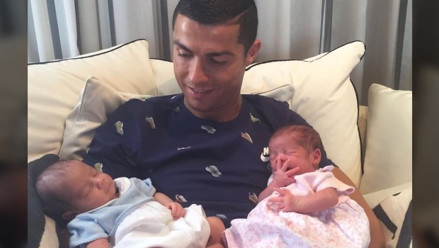 Cristiano Ronaldo ze swoimi dziećmi
