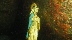 Figura Maryi w morzu