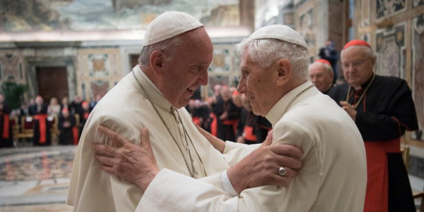 [GALERIA] Papieże Franciszek i Benedykt XVI na wspólnych zdjęciach