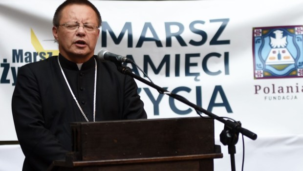 BISKUP GRZEGORZ RYŚ NA MARSZU PAMIĘCI