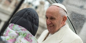 Franciszek: Podczas mszy świętej wierni też sprawują swoją funkcję kapłańską