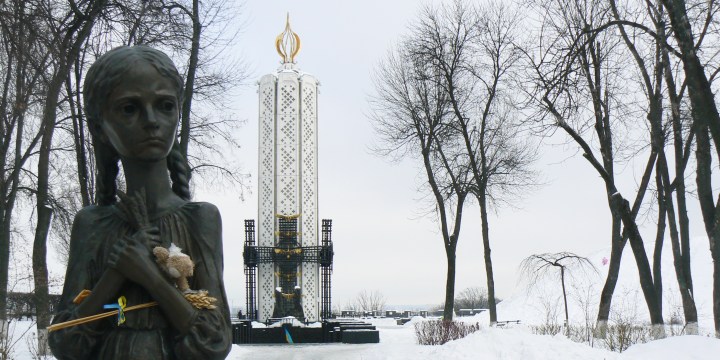 [GALERIA] Pomnik ku pamięci ofiar Holodomoru. Jaki stanie obok smutnej dziewczynki, gdy wojna na Ukrainie się skończy?