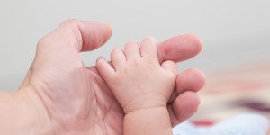 Kiedy dziecko przychodzi za wcześnie. Rodzice wcześniaków mówią, jak jest