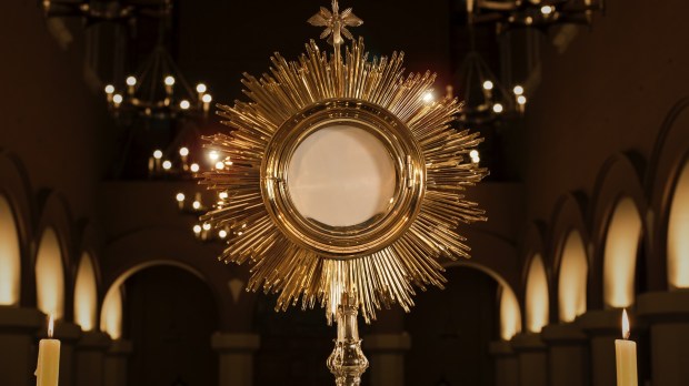 WEB-MONSTRANCE-CLOSE-SUNBURST-FOTORECH-PIXABAY-CC0