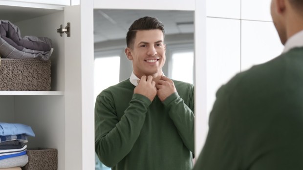 WEB3-MAN-MIRROR-CLOSET-CLOTHES-FASHION-SHUTTERSTOCK