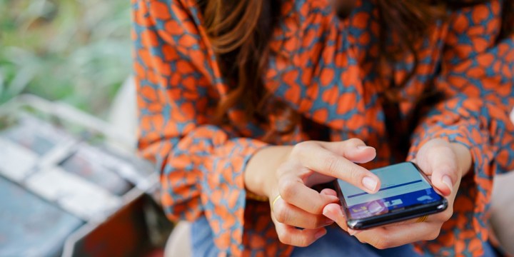 WOMAN,IPHONE,FACEOOK