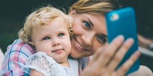 Rodzice na Facebooku, czyli gdzie jest granica pokazywania dziecka w sieci