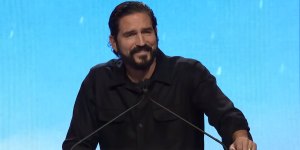 Jim Caviezel do młodych: Każdy umrze. Nie każdy żyje naprawdę. Jedno z najważniejszych katolickich wystąpień XXI wieku!