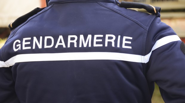 web-france-gendarme-de-hadescom-i-shutterstock.jpg