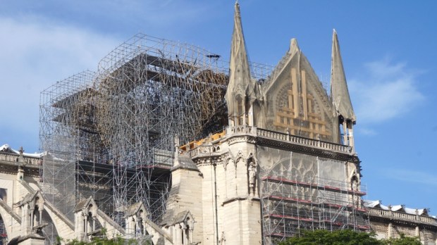 web3-notre-dame-france-reconstruction-tarps-s-pech-shutterstock.jpg