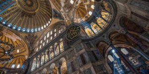 Meczet w kościele? Hagia Sophia to więcej niż świątynia. To katedra „Nowego Rzymu”