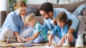 WEB3;FAMILY;FUN;PLAY;TOGETHER;Shutterstock_250176254;KS01
