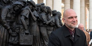 Wyrzeźbił „Bezdomnego Jezusa”, teraz pracuje nad „Boską Komedią”