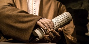 Jakimi językami mówił Jezus? Biblista wyjaśnia