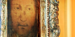Całun z Manopello: fotografia Zmartwychwstałego?
