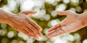 Proszę, dziękuję, przepraszam &#8211; skąd w zasadzie pochodzą te 3 „magiczne” słowa?