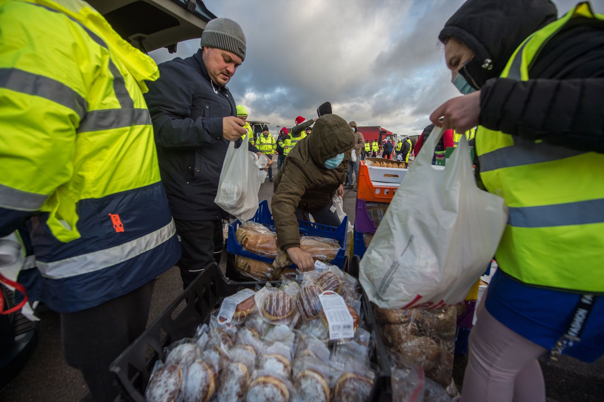 POMOC POLAKÓW DLA KIEROWCÓW NA LOTNISKU MANSTON