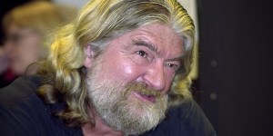 Niespodziewane nawrócenie scenarzysty „Nagiego instynktu”. Jak do tego doszło?