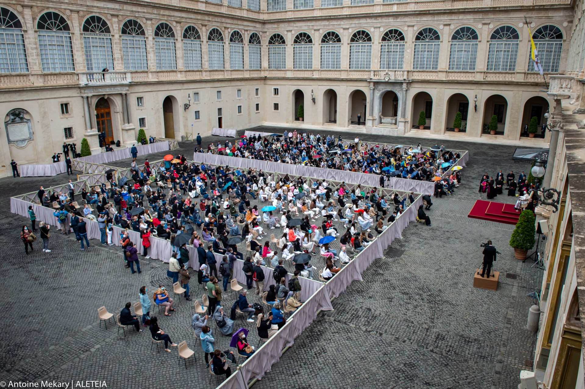 WEB2-AMPAM1921-Pope-Audience-May-19-2021-Antoine-Mekary-ALETEIA-AM_2416.jpg