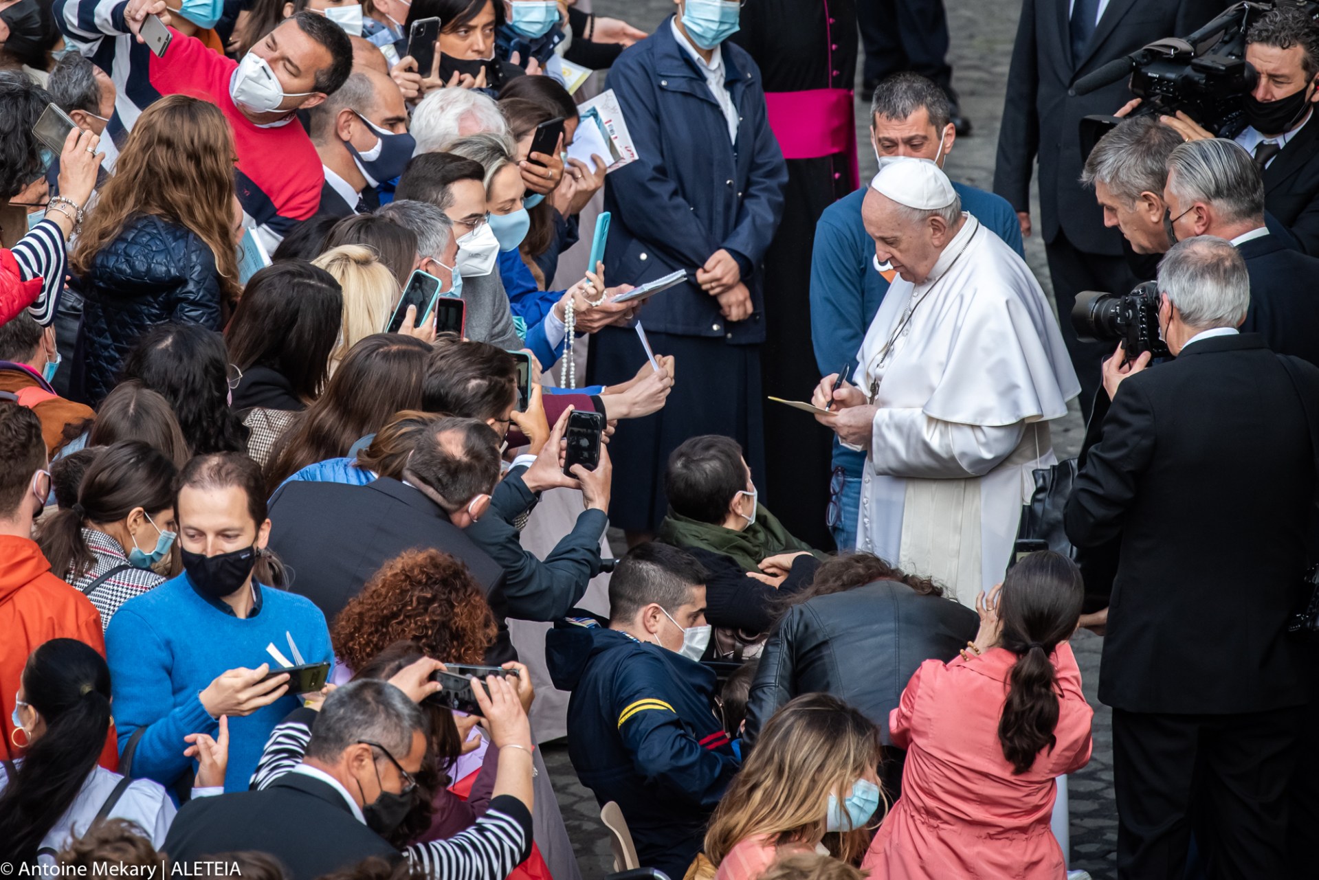 WEB2-AMPAM1921-Pope-Audience-May-19-2021-Antoine-Mekary-ALETEIA-AM_4654.jpg
