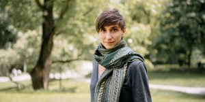 „Śmierć ma potencjał na zbliżanie ludzi”. Rozmowa z doulą umierania i towarzyszem w żałobie