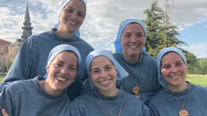 As irmãs biológicas que se tornaram freiras no instituto Iesu Communio