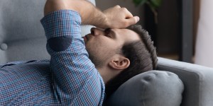 Bezdomność, samotność, ryzyko wczesnego zgonu. Jakie problemy mężczyzn zbyt często ignorujemy?
