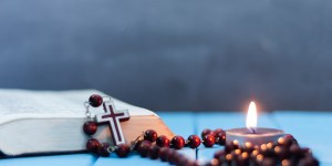 Jan Paweł II: Odmawiajcie różaniec w domach! To droga uprzywilejowana
