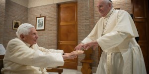 Franciszek mówi o swym uznaniu i podziwie dla Benedykta XVI