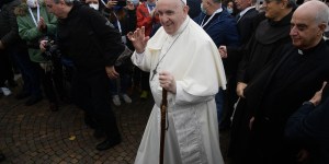 Franciszek w Asyżu spotkał się z ubogimi: nadszedł czas, aby przerwać krąg obojętności [zdjęcia]