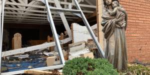 &#8222;Oferty pomocy napływają do nas z całego świata!&#8221; Figura Maryi z Dzieciątkiem przetrwała tornado