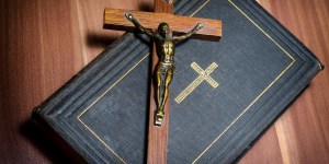 Egzorcyzm nad dziewczyną, która napadła na spowiednika. Głośna sprawa we Włoszech