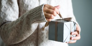 Co kupić na święta miłośniczce mody, młodej mamie, fance kawy i nie tylko? [prezentownik]