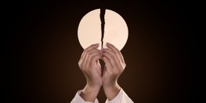 Jak inaczej można nazwać mszę? Te określenia pomogą ci głębiej zrozumieć i przeżywać liturgię