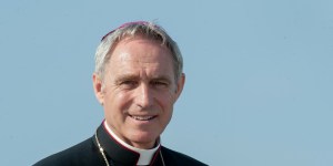 Jak wygląda dzień Benedykta XVI? Abp Gänswein zdradza szczegóły życia papieża emeryta