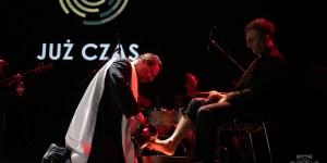 Biskupi katolicki i protestancki wzajemnie obmyli sobie stopy. Konferencja „Już czas!”