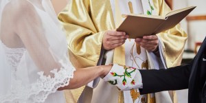 &#8220;To nie ksiądz udzielał wam ślubu&#8221;. Kto więc może udzielić sakramentu małżeństwa?