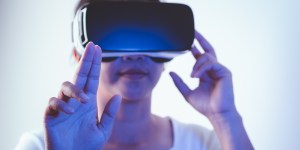 VR po katolicku? Poznaj duchownego, który stworzył &#8222;katechizm&#8221; korzystania z wirtualnej rzeczywistości [wywiad]